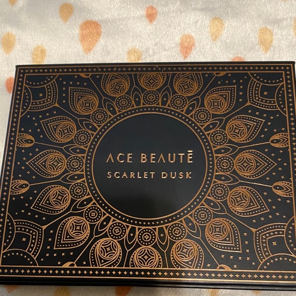 SCARLET DUSK PALETTE - Picture 4 of 4